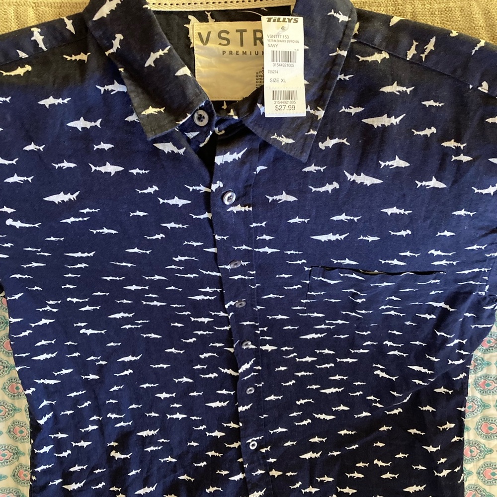 Lot of 2 NWT VSTR short sleeve shirts. Both shirts are 55% linen & 45% cotton.